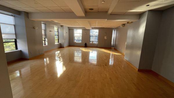 This center provides two yoga studios with a complete schedule of classes.