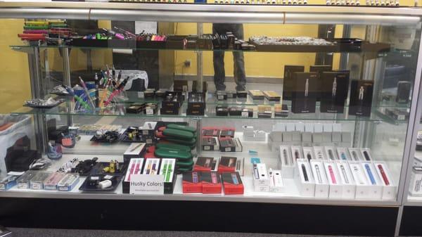 A variety of started kits and vape pens.