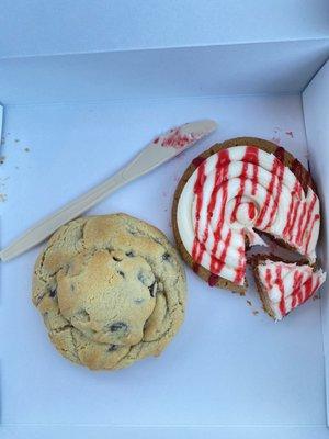 Chocolate chip cookie and raspberry cheesecake cookie