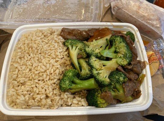 beef and broccoli with brown rice