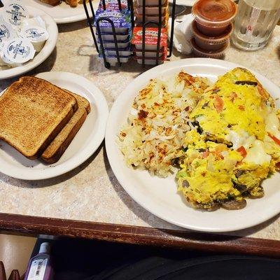 Chicken and vege omelet with wheat toast