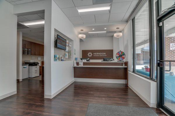 Herndon Modern Dentistry Front Desk