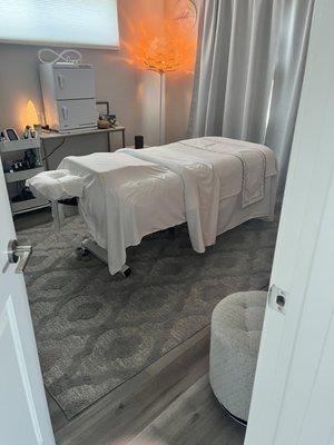 Treatment room set for postpartum massage