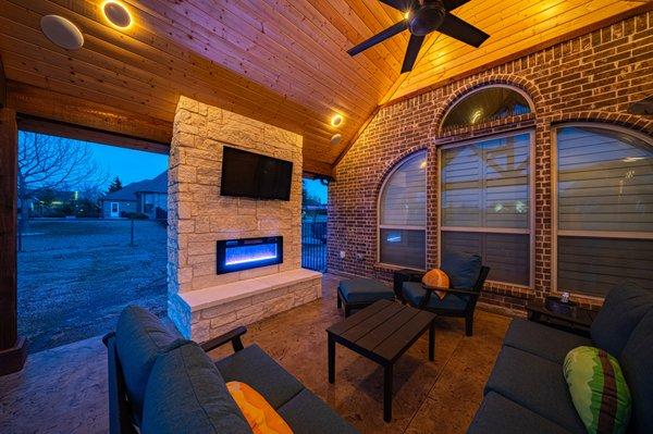 Outdoor Living area with an ambiance that's second to none!