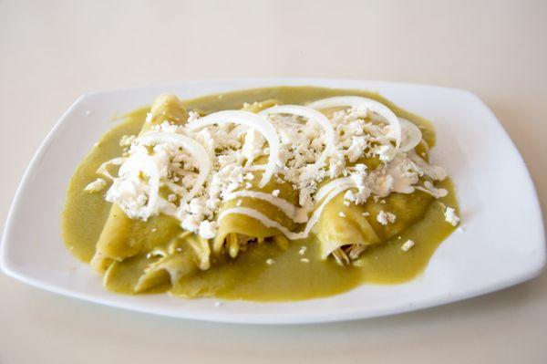 Enchiladas Verdes de pollo (chicken) opciones vegetarianas disponibles