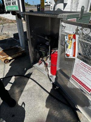 Pic4- attendant connects the hoses to your propane tanks and fills them.