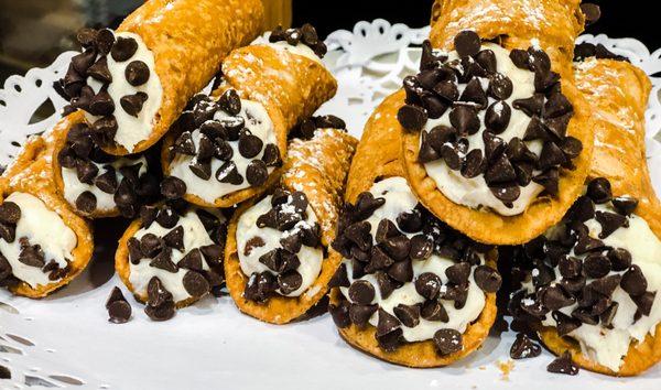 The only thing better than one cannoli is two cannolis! The perfect last minute dessert to grab and go!