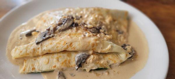 Chicken marsala crepe - good with their habañero hot sauce