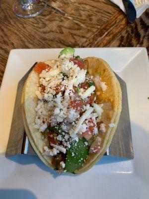 Avocado con Queso Taco