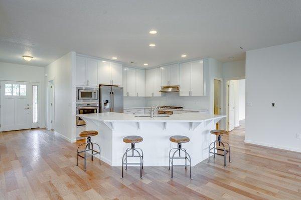 A better view of this gorgeous white kitchen!