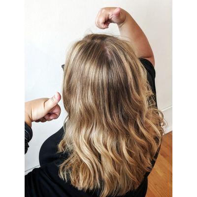 Two thumbs up for this baby beige balayage