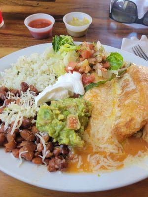 La Luz plate w/ chicken enchilada & relleno.