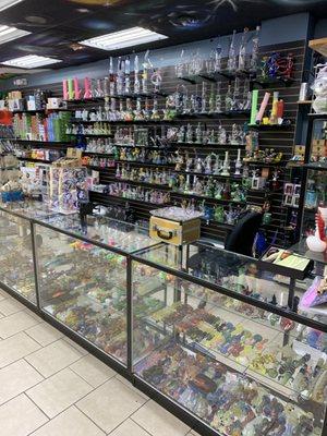 Huge selection of water tobacco pipes and tobacco pipes