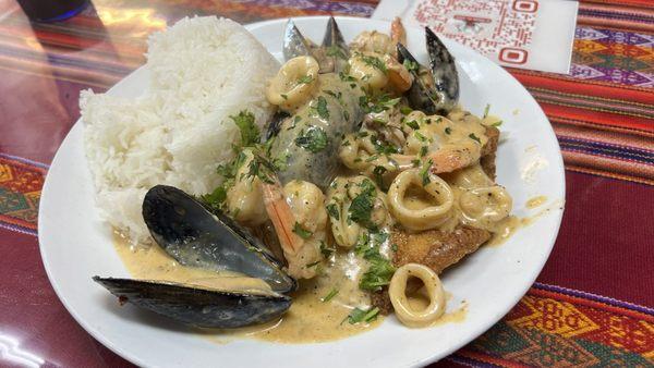 Pescado A La Macho (Fried fish fillets topped with muscles, calamari, shrimp with a special savory sauce. Delicious!!!