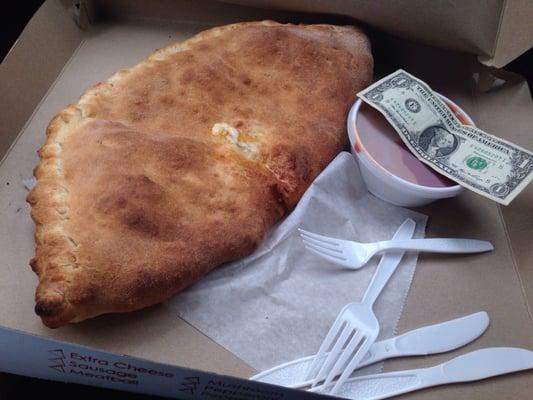 If you order a large calzone b/c you're "hungry"... You better be sure you're darn hungry!!! BIG & Extremely Tasty :D