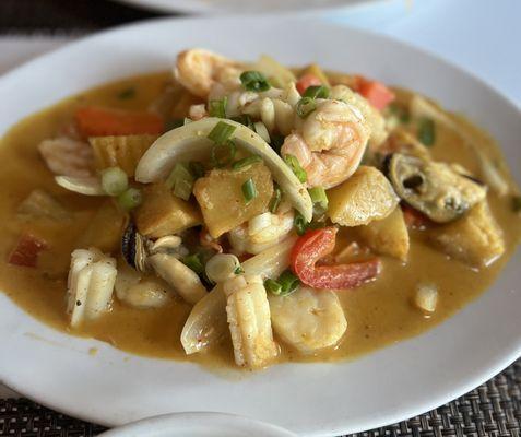 Seafood yellow curry