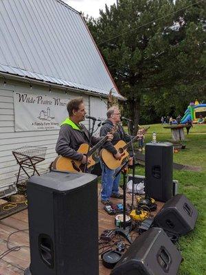 Vermillion Bothers playing at ou winery