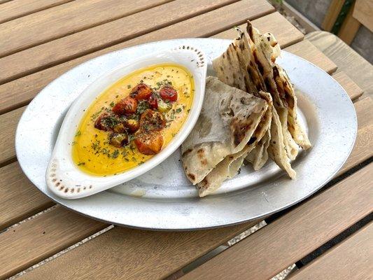 Calabrese hummus with fire-roasted tomatoes and flatbread