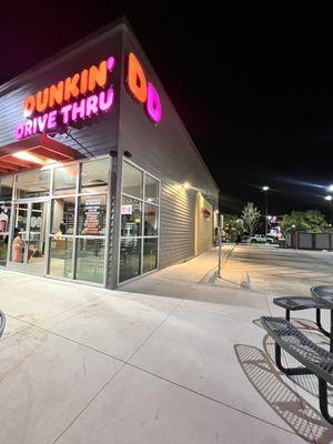 Dunkin' Drive Thru