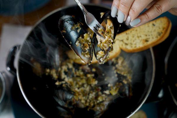 Mussles in Thai style sauce with artesian bread