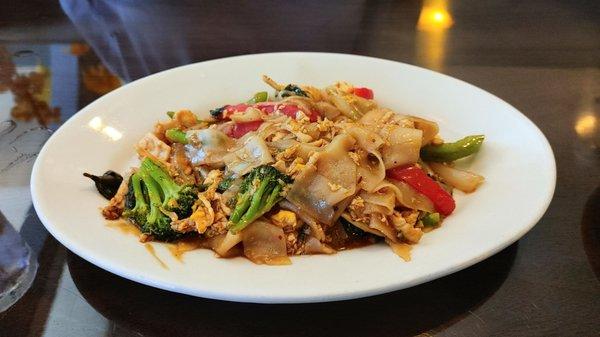 Drunken Noodles  with chicken  Yummy