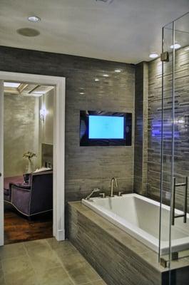 Master Bathroom's Tub