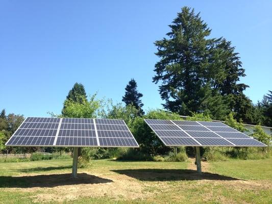 Pole mounted array with made in WA Itek Energy modules, Olympia, WA.