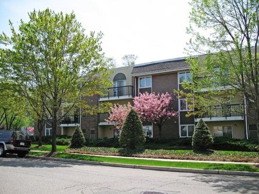 Carriage House Apartments in Hackensack, NJ