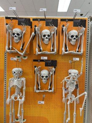 More skeletons to satisfy your Halloween decorating needs