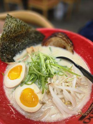 Garlic tonkotsu ramen