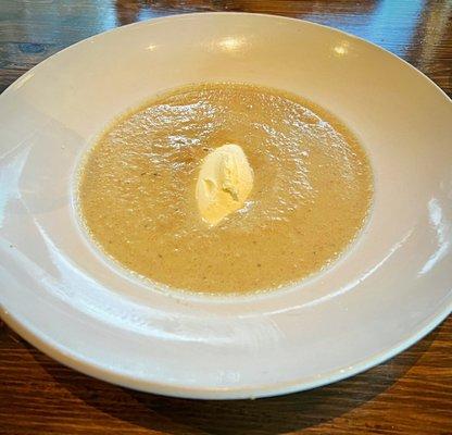 Special: beet and garlic soup. This was a wow. Always get chef's soups.