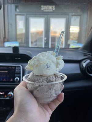 Two scoop gelato Oreo and stracciatelli