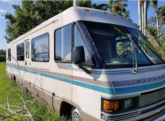 1989 Winnebago chieftain. Needs new engine.