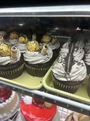 ferrero roche Hazlenut and chocolate cupcakes ?!