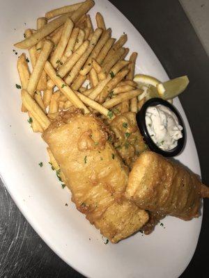 "Fish & chips" w/ fries and vegan Tatar sauce