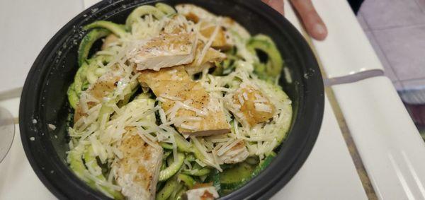 Zucchini pesto with grilled chicken