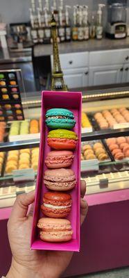 Le Macaron French Pastries