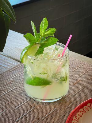 Mixed Drink: Mee Hang.
Bacardi, S&S, mint, lime, lemongrass, ginger