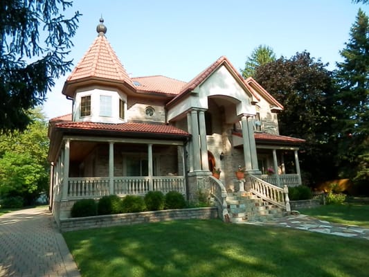 Mediterranean style home in the neighborhood