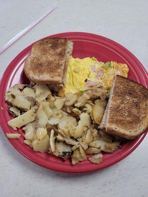 Teensy western omelet with lots of tasty homefries