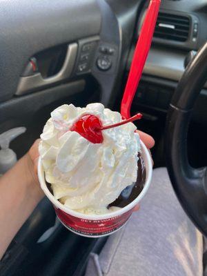 Hot fudge sundae