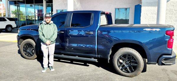 This is Pablohe. He is a good man he helped me purchase my new 2023 Chevy 1500 Custom 4x4. ask for Pablo, no high-pressure