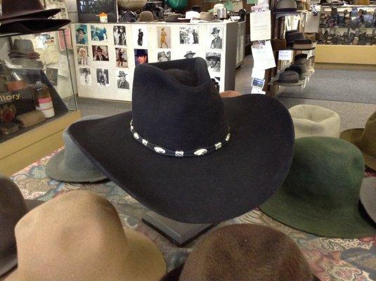 Custom making Wesrtern Hats in over 35 styles and 30 colors in 20 ,50,100xxx and 500xxx & 1000 xxx beaver/mink Finishes !