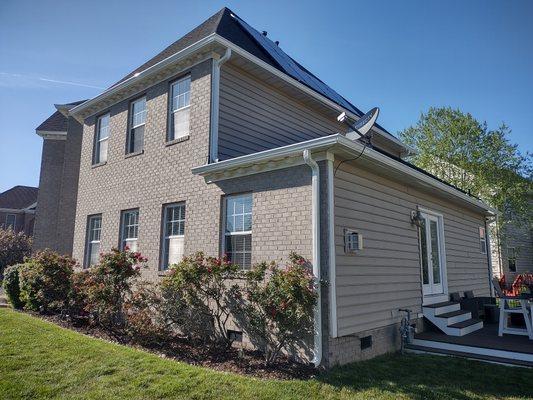 6" Seamless Aluminum Gutters / 3x4" Aluminum Downspouts installed in Virginia Beach