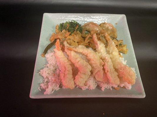 Shrimp tempura over rice come with 2p/s pork Dumpling and seaweed salad