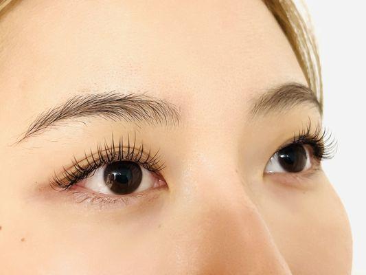 Classic Eyelash extensions by Lisa