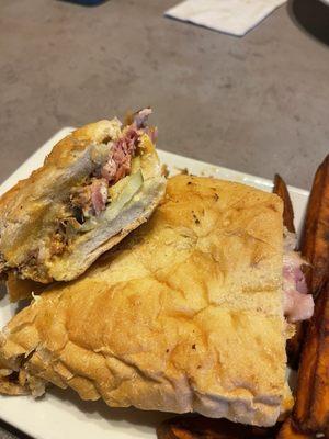 Cuban O sandwich