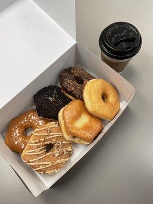 Glazed Donut, O'Henry's Coffee, Oreo Donut, Caramel Donut, Nutella Donut, Reese's Donut, French toast Donut