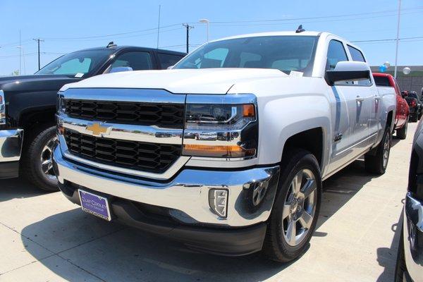 2018 Chevrolet Silverado white https://goo.gl/YvrspJ