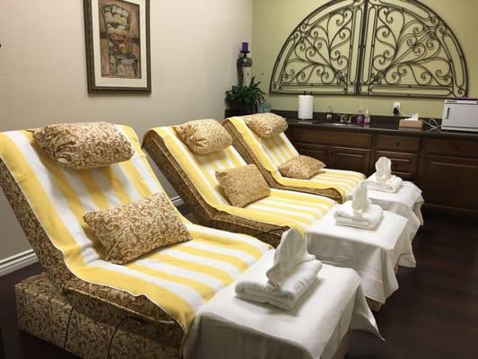 Comfortable foot reflexology room